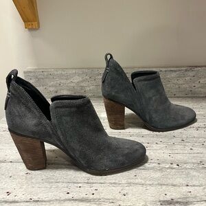 Vince Camuto Francia Bootie - Size 9